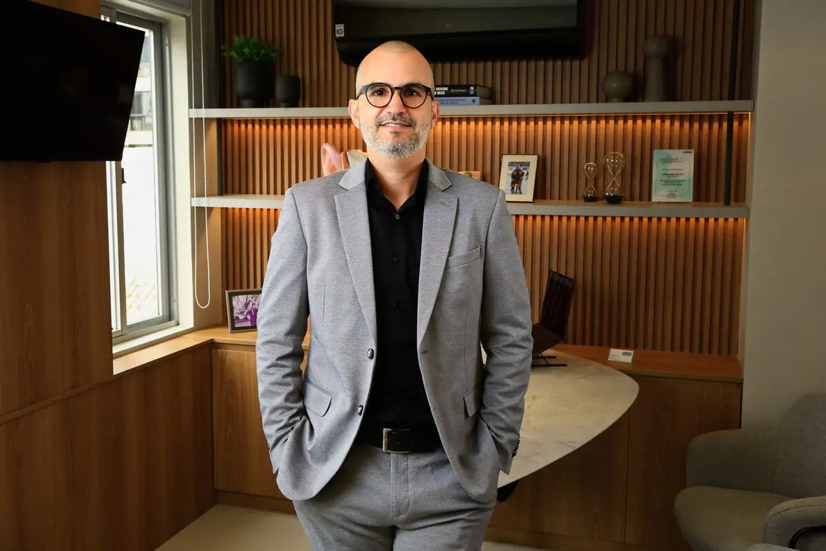 Dr. Fábio Pires, otorrinolaringologista.